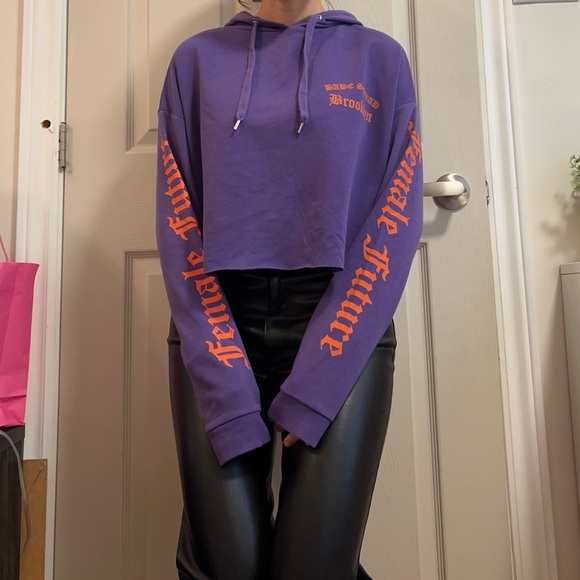 Long Sleeve Crop Top - Picture 3 of 4
